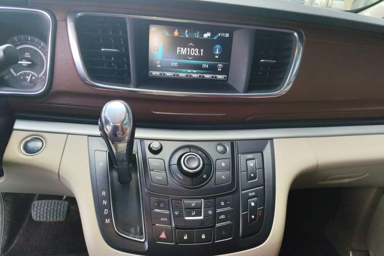 Used Buick GL8 2018 28T Luxury Model China VI Standard Audio And AC Panel