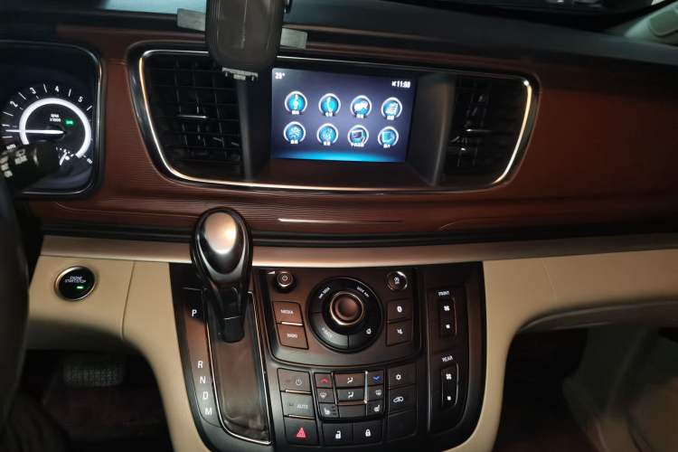 Used Buick GL8 2018 28T Prestige Version China VI Standard Audio And AC Panel