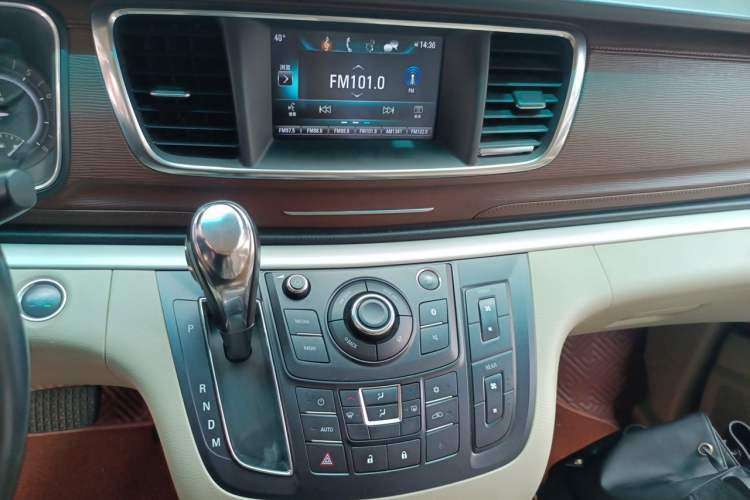 Used Buick GL8 2018 28T Luxury Model China VI Standard Audio And AC Panel