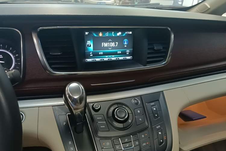 Used Buick GL8 2018 28T Luxury Model China VI Standard Audio And AC Panel