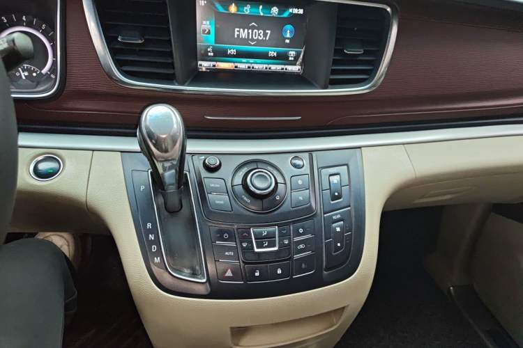 Used Buick GL8 2018 28T Comfort Model China VI Standard Audio And AC Panel
