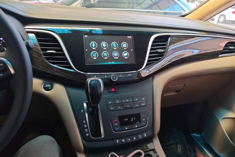 Used Buick GL8 2018 ES 28T Premium Model China VI Standard Audio And AC Panel