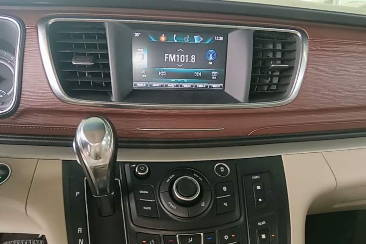 Used Buick GL8 2018 28T Luxury Model China VI Standard Audio And AC Panel
