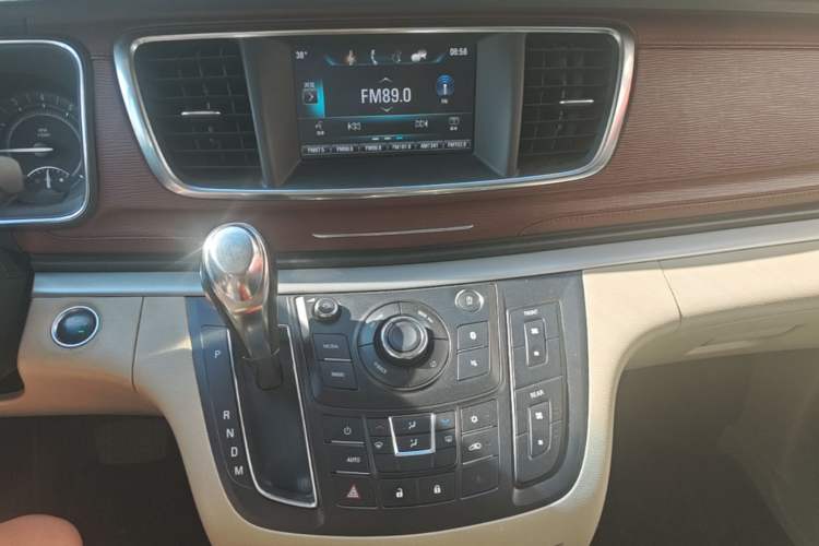 Used Buick GL8 2018 28T Comfort Model China VI Standard Audio And AC Panel