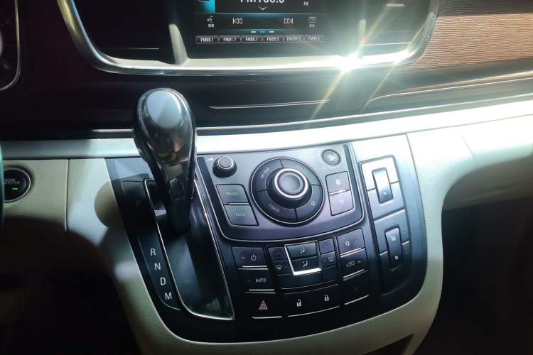 Used Buick GL8 2018 28T Luxury Model China VI Standard Audio And AC Panel