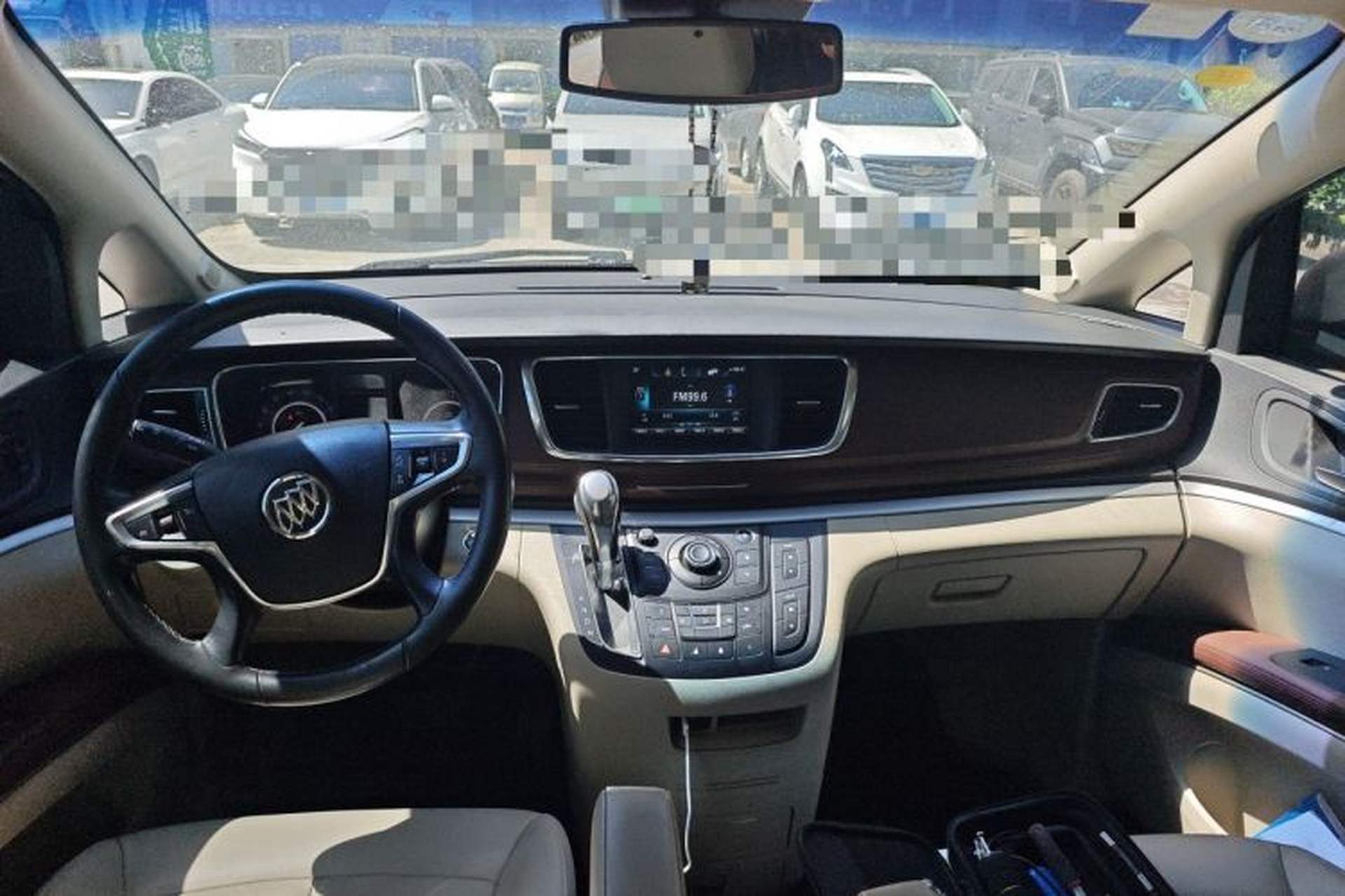 Used Buick GL8 2018 28T Luxury Model China VI Standard Center Console