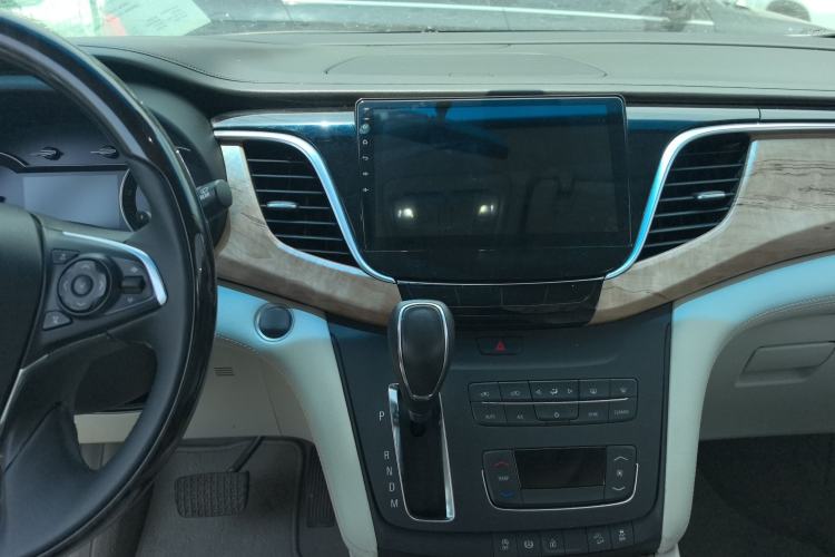 Used Buick GL8 2018 ES 28T Comfort Model China VI Standard Center Console