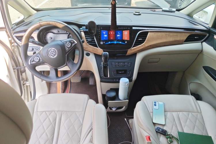 Used Buick GL8 2018 ES 28T Comfort Model China VI Standard Center Console