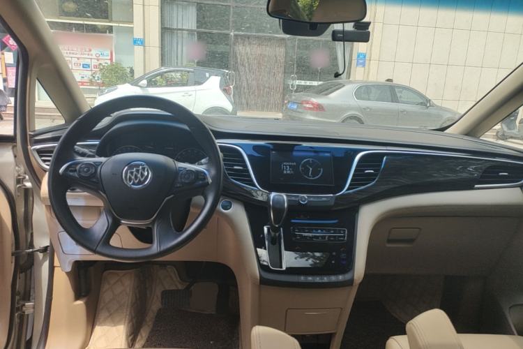 Used Buick GL8 2018 ES 28T Luxury Model China VI Standard Center Console