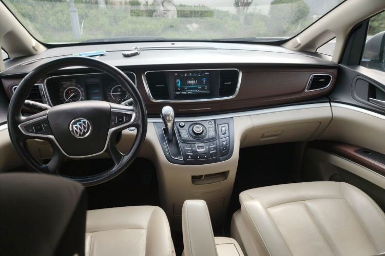 Used Buick GL8 2018 28T Luxury Model China VI Standard Center Console