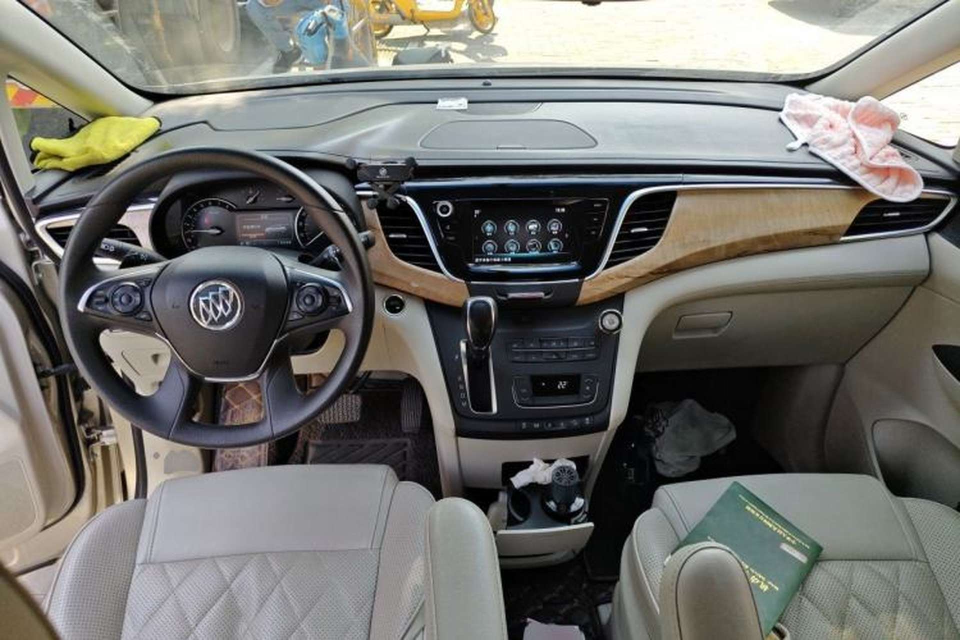 Used Buick GL8 2018 ES 28T Comfort Model China VI Standard Center Console