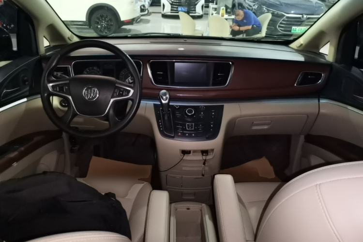 Used Buick GL8 2018 28T Luxury Model China VI Standard Center Console