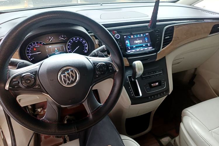 Used Buick GL8 2018 ES 28T Comfort Model China VI Standard Center Console