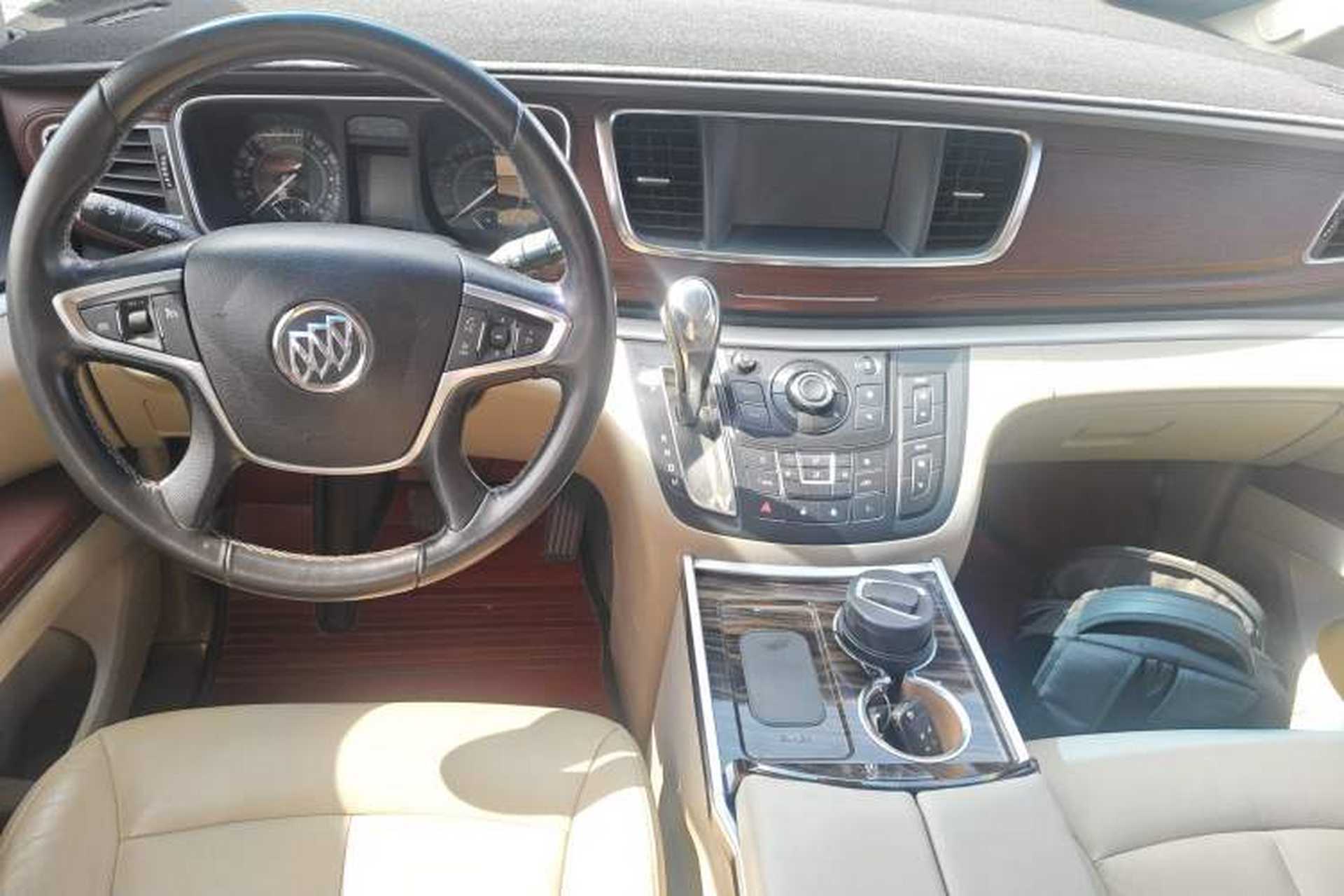 Used Buick GL8 2018 28T Luxury Model China VI Standard Center Console