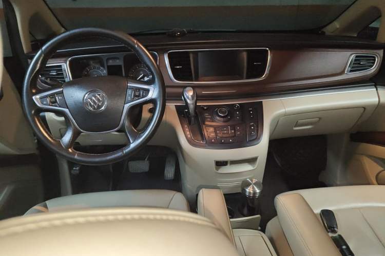 Used Buick GL8 2018 28T Luxury Model China VI Standard Center Console