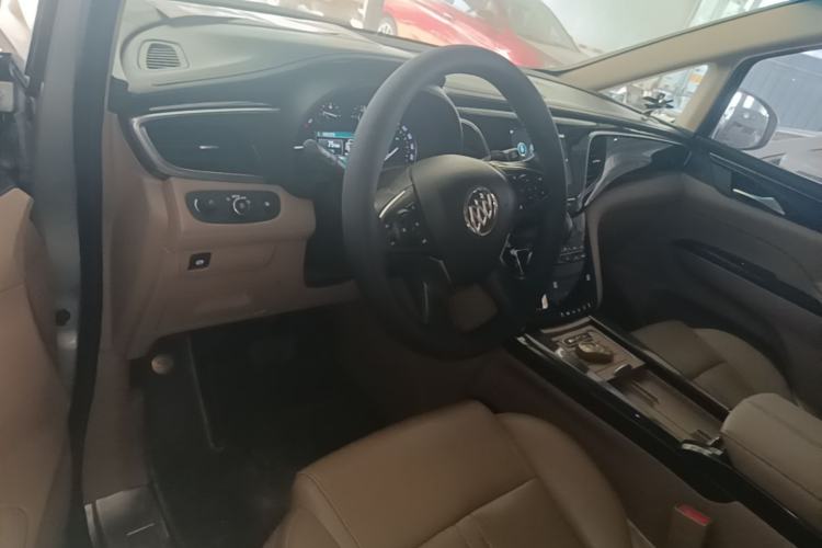 Used Buick GL8 2018 ES 28T Luxury Model China VI Standard Center Console