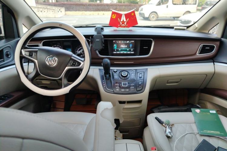 Used Buick GL8 2018 28T Luxury Model China VI Standard Center Console