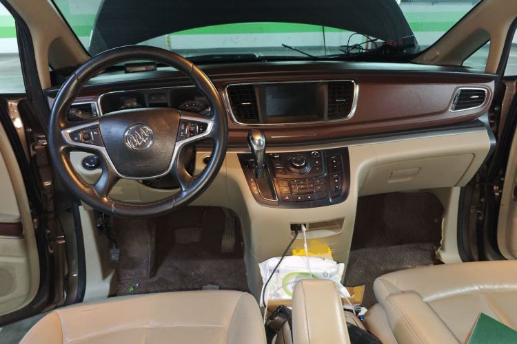 Used Buick GL8 2018 28T Luxury Model China VI Standard Center Console