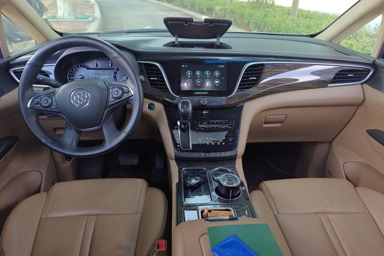Used Buick GL8 2018 ES 28T Flagship Model China VI Standard Center Console