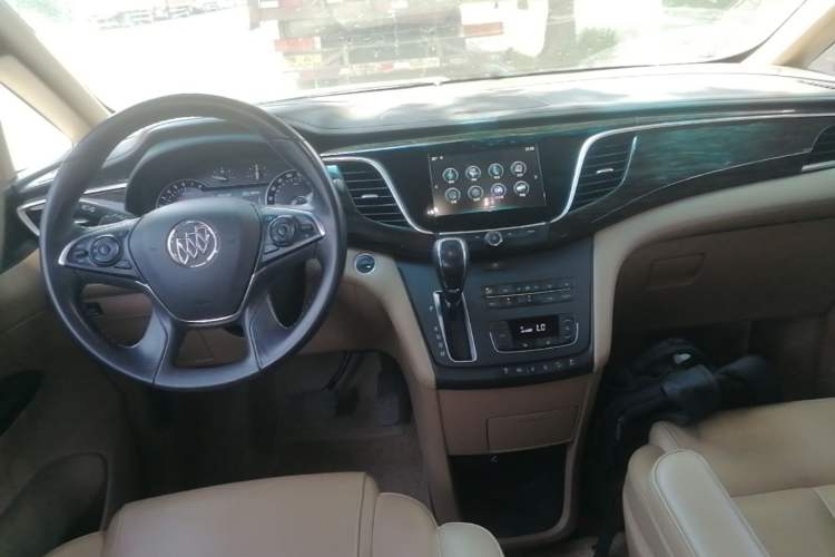 Used Buick GL8 2018 ES 28T Premium Model China VI Standard Center Console