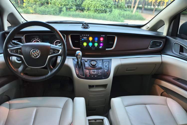 Used Buick GL8 2018 28T Luxury Model China VI Standard Center Console