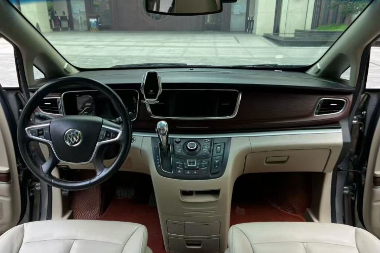 Used Buick GL8 2018 28T Prestige Version China VI Standard Center Console