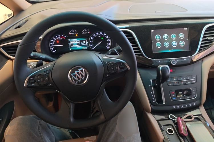 Used Buick GL8 2018 ES 28T Premium Model China VI Standard Center Console