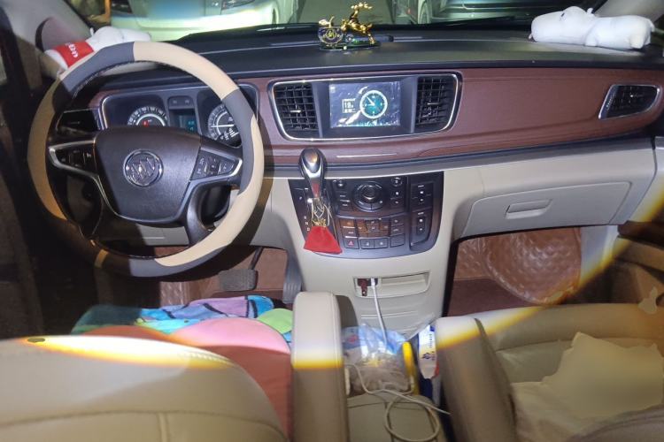 Used Buick GL8 2018 28T Luxury Model China VI Standard Center Console