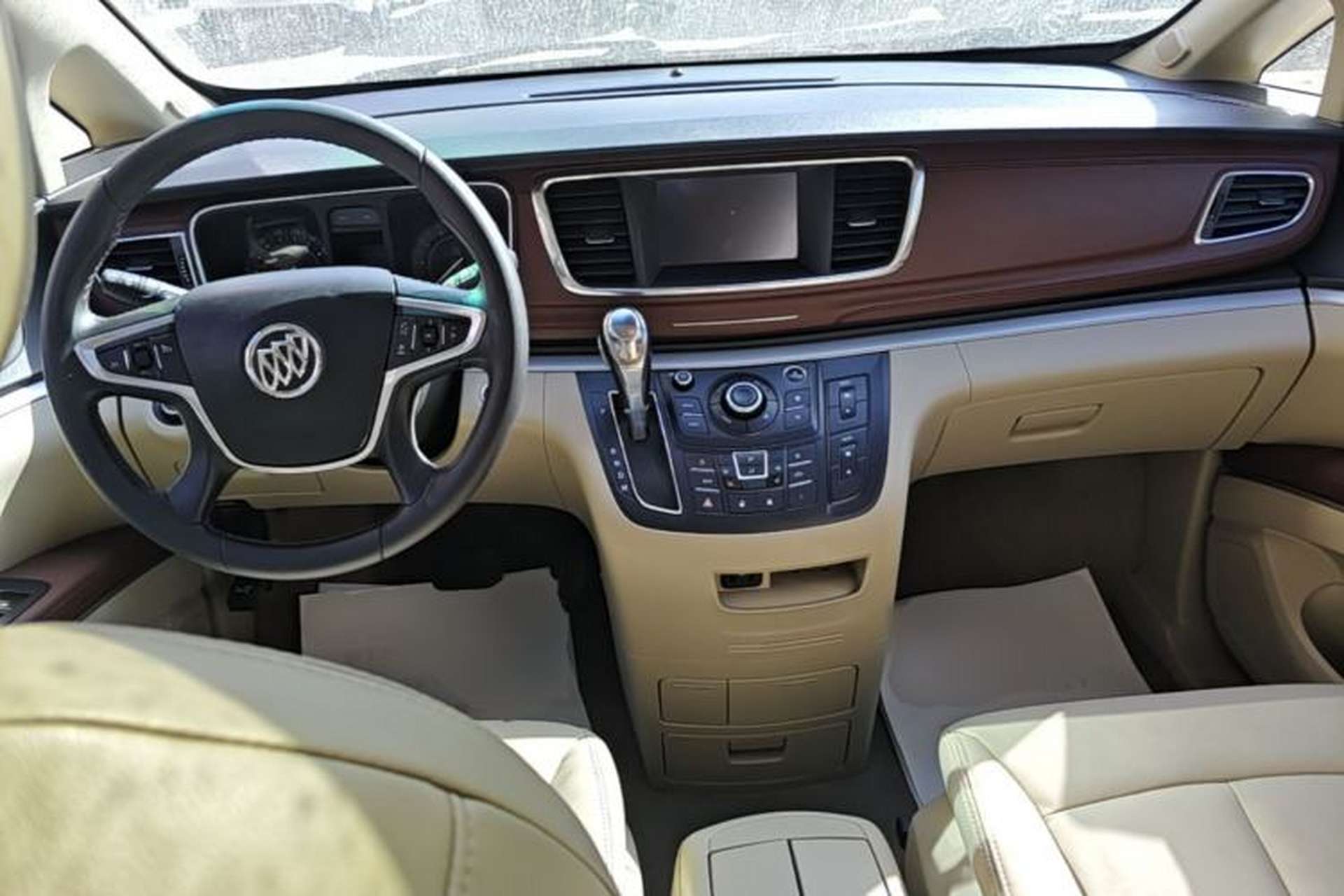Used Buick GL8 2018 28T Luxury Model China VI Standard Center Console