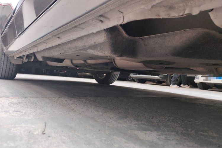 Used Buick GL8 2018 28T Luxury Model China VI Standard Chassis Front Right
