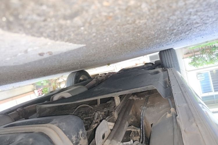 Used Buick GL8 2018 28T Luxury Model China VI Standard Chassis Rear Left