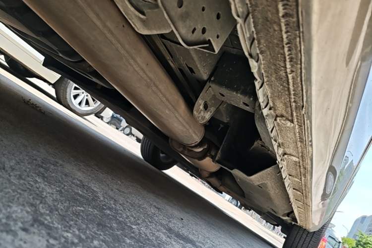 Used Buick GL8 2018 28T Luxury Model China VI Standard Chassis Rear Right