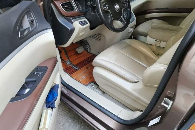 Used Buick GL8 2018 28T Luxury Model China VI Standard Driver Seat