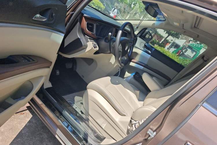 Used Buick GL8 2018 28T Luxury Model China VI Standard Driver Seat
