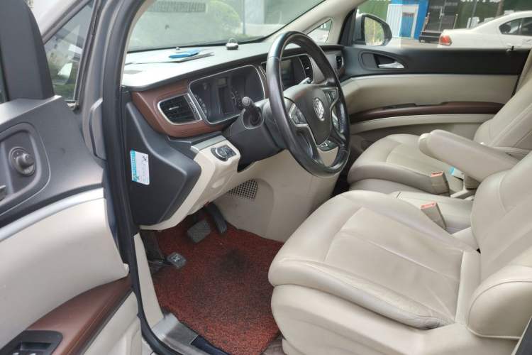 Used Buick GL8 2018 28T Luxury Model China VI Standard Driver Seat