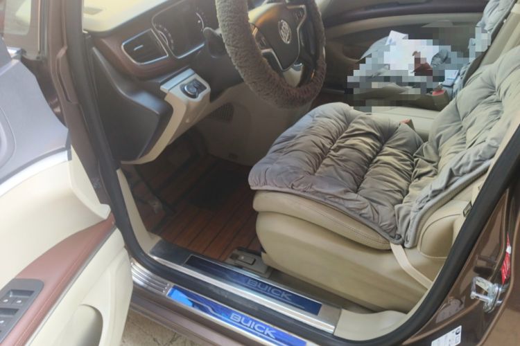 Used Buick GL8 2018 28T Luxury Model China VI Standard Driver Seat