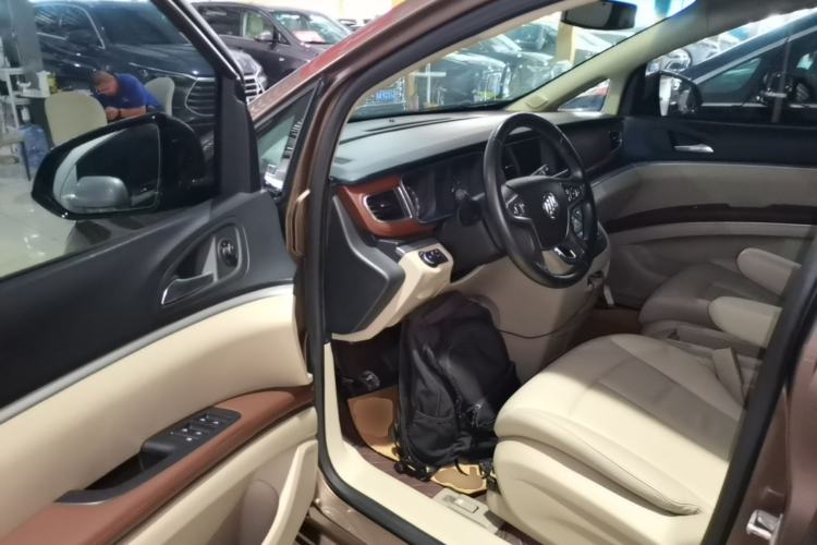 Used Buick GL8 2018 28T Luxury Model China VI Standard Driver Seat