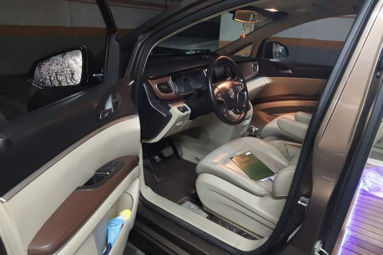 Used Buick GL8 2018 28T Luxury Model China VI Standard Driver Seat