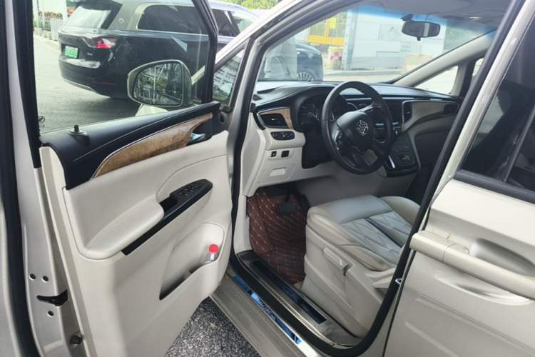 Used Buick GL8 2018 ES 28T Comfort Model China VI Standard Driver Seat