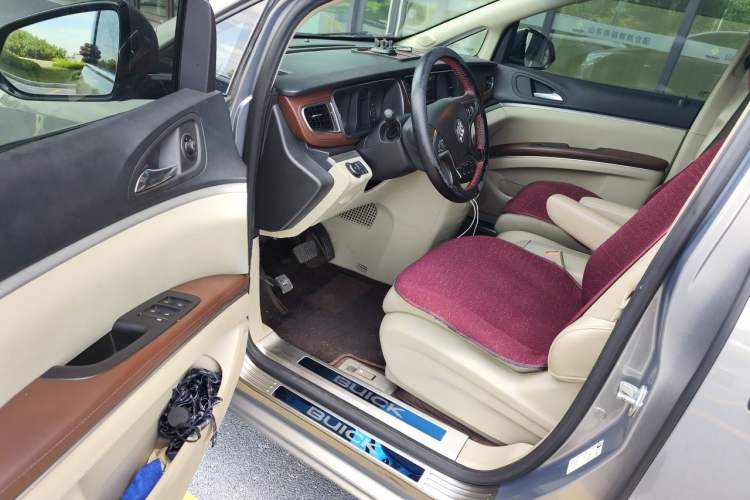 Used Buick GL8 2018 28T Luxury Model China VI Standard Driver Seat