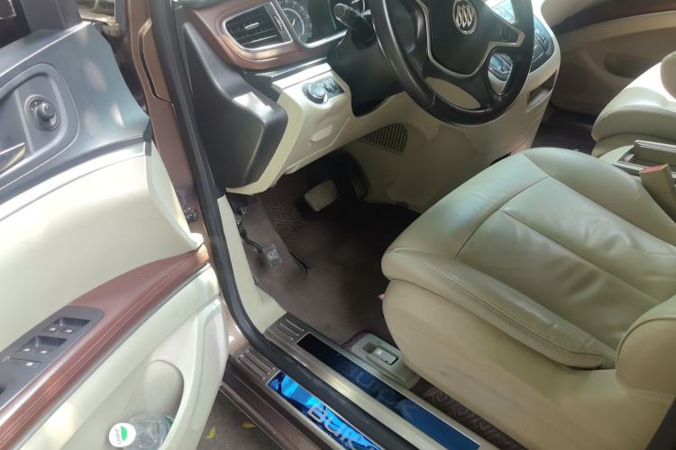 Used Buick GL8 2018 28T Luxury Model China VI Standard Driver Seat