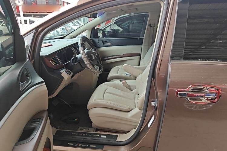 Used Buick GL8 2018 28T Luxury Model China VI Standard Driver Seat