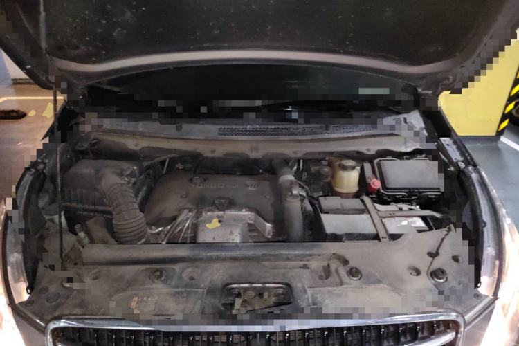 Used Buick GL8 2018 28T Luxury Model China VI Standard Engine Bay