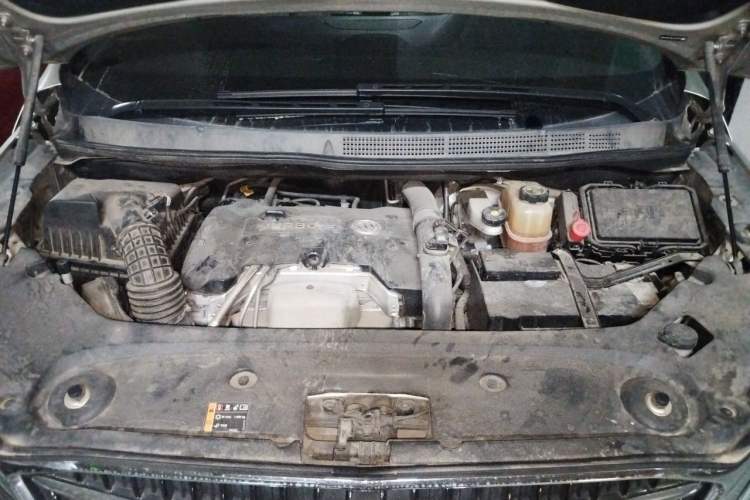 Used Buick GL8 2018 ES 28T Comfort Model China VI Standard Engine Bay