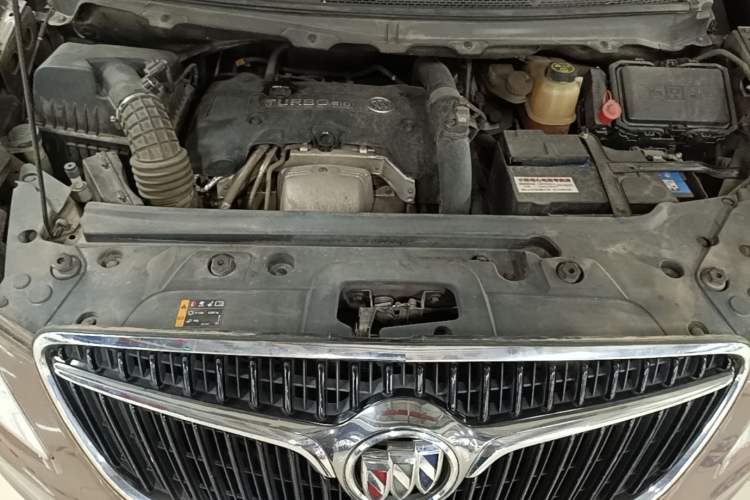 Used Buick GL8 2018 28T Comfort Model China VI Standard Engine Bay