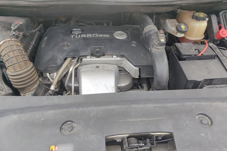 Used Buick GL8 2018 ES 28T Comfort Model China VI Standard Engine Bay