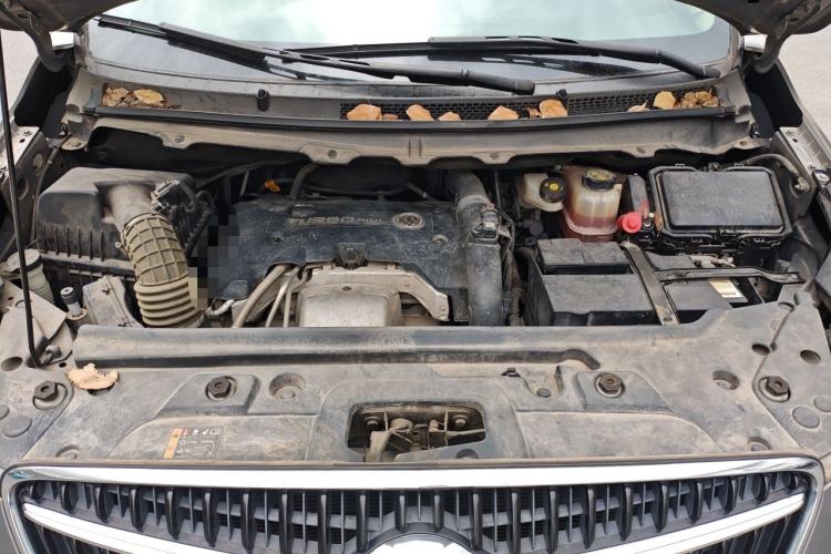 Used Buick GL8 2018 28T Luxury Model China VI Standard Engine Bay
