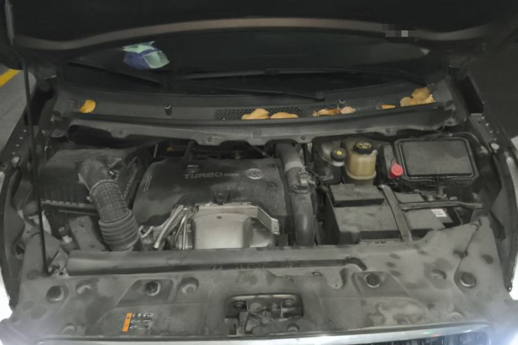Used Buick GL8 2018 28T Comfort Model China VI Standard Engine Bay
