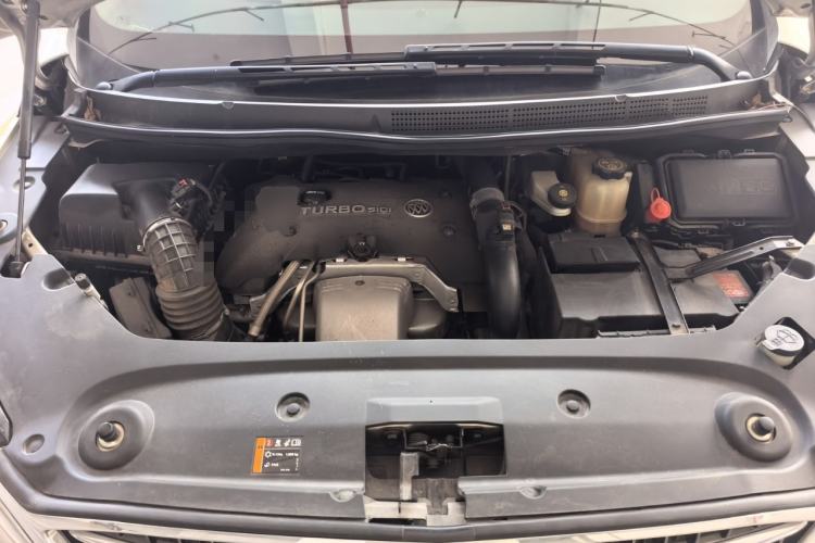Used Buick GL8 2018 ES 28T Flagship Model China VI Standard Engine Bay