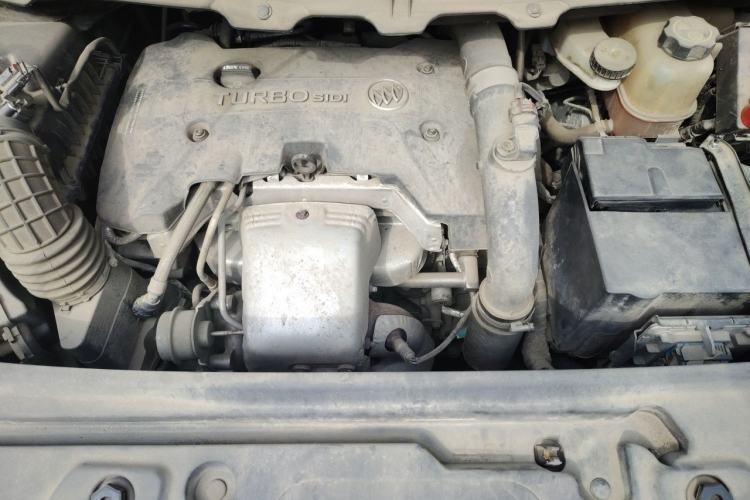 Used Buick GL8 2018 28T Luxury Model China VI Standard Engine Bay